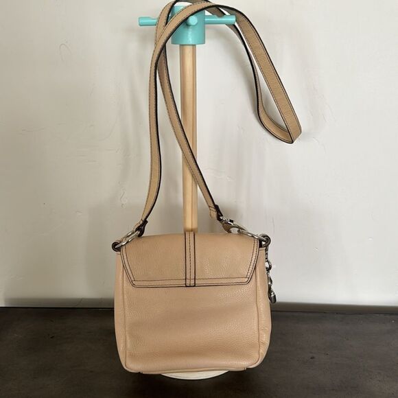 Tignanello Cream Pebbled Leather Crossbody Built in Wallet Shoulder Bag Travel - Picture 3 of 14